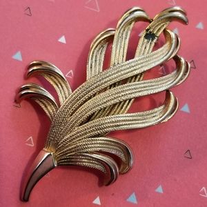 Vintage golden plume brooch pin gold tone